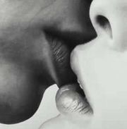 Поцелуй интимное притяжение
